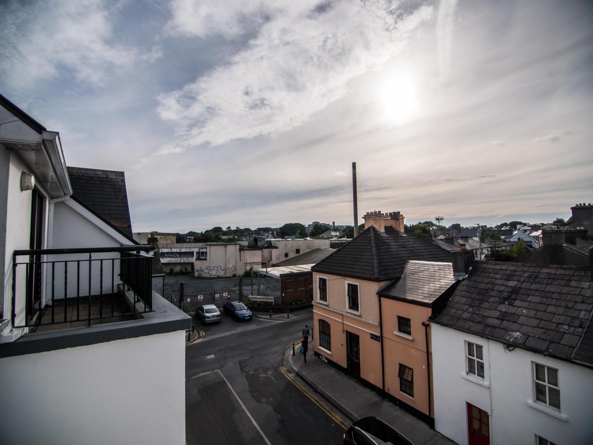 Donegan Court Aparthotel Galway Exteriör bild