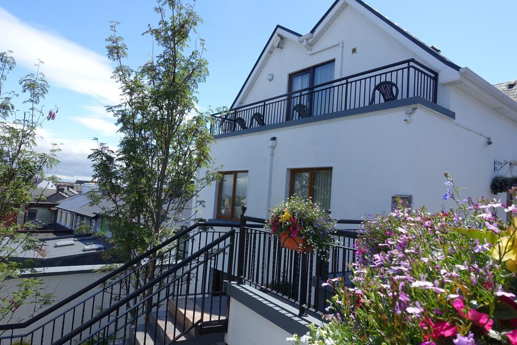 Donegan Court Aparthotel Galway Exteriör bild