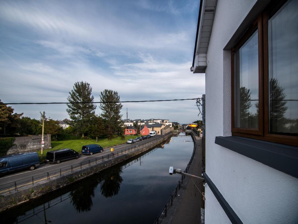 Donegan Court Aparthotel Galway Exteriör bild